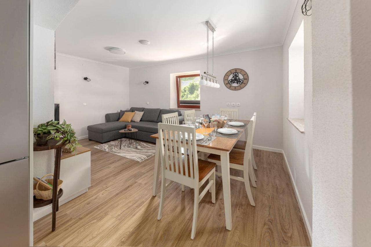 Apartments Ribnica ボーヒニ エクステリア 写真
