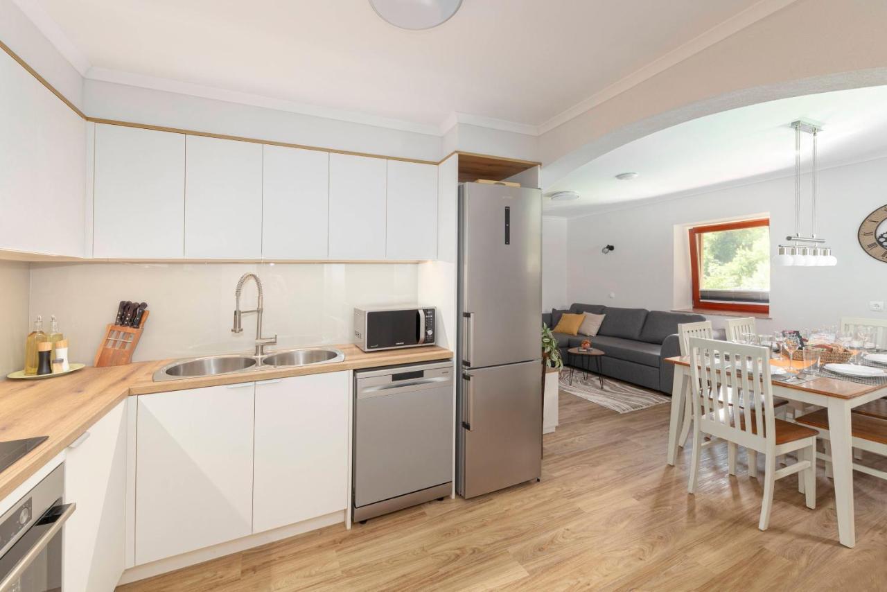 Apartments Ribnica ボーヒニ エクステリア 写真
